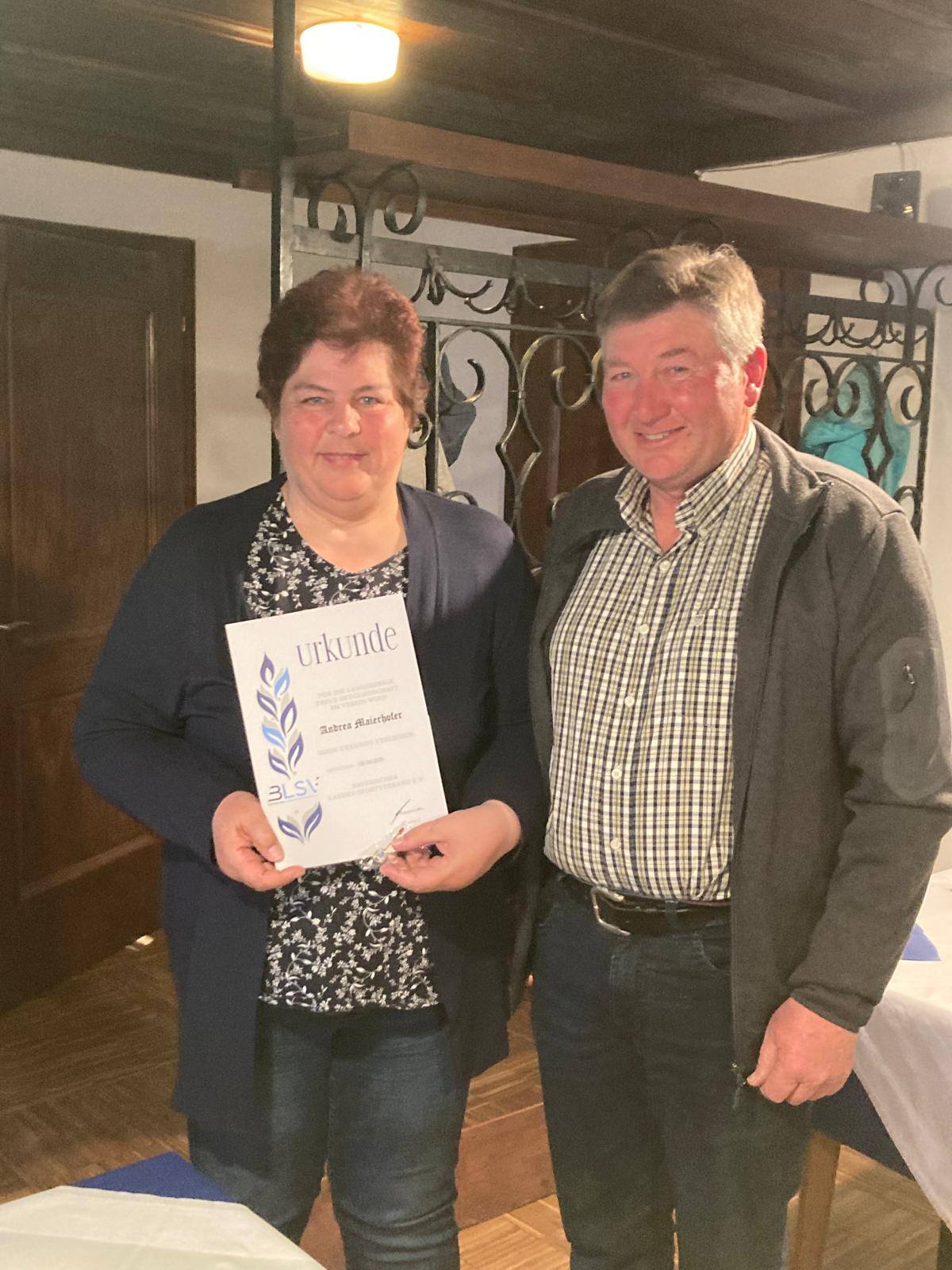 Andrea für 40 Jahre Mitgliedschaft